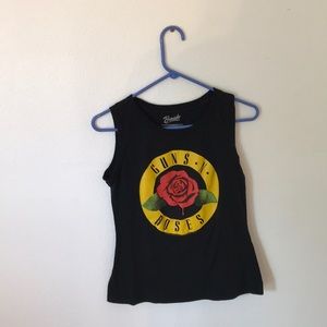 Gun & Roses Graphic Tee